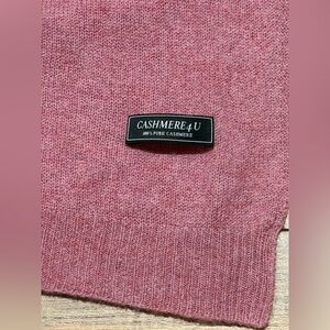 Super soft Cashmere4U Pink Cashmere large Scarf. NWOT.